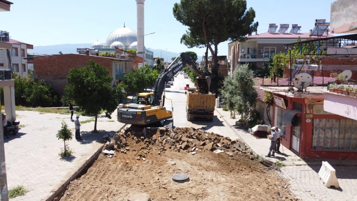 Nazilli Belediyesi yolları bir bir yeniliyor