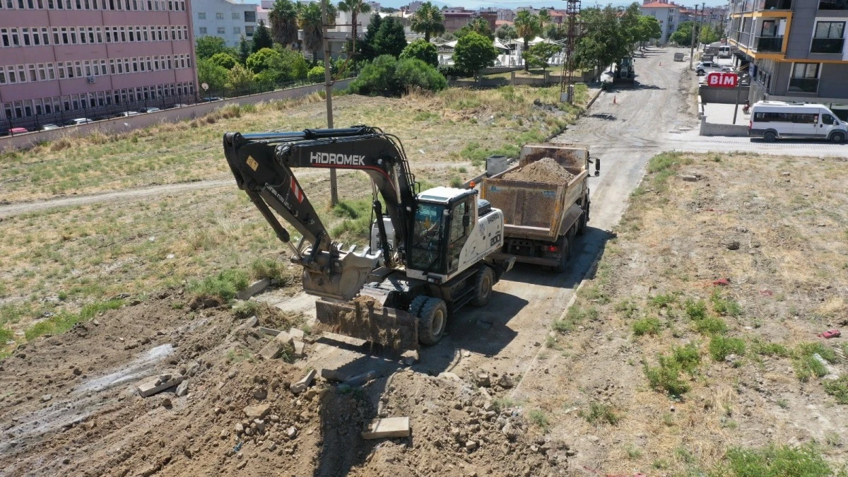 Aydın Büyükşehir Belediyesi Söke'de yol yapım çalışmalarına devam ediyor