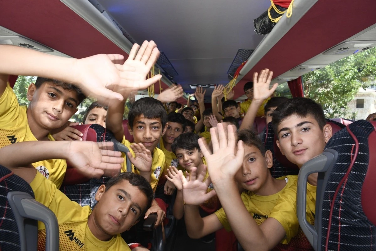 Kuşadası Belediyesi Nusaybinli çocuklara unutulmaz bir gün yaşattı