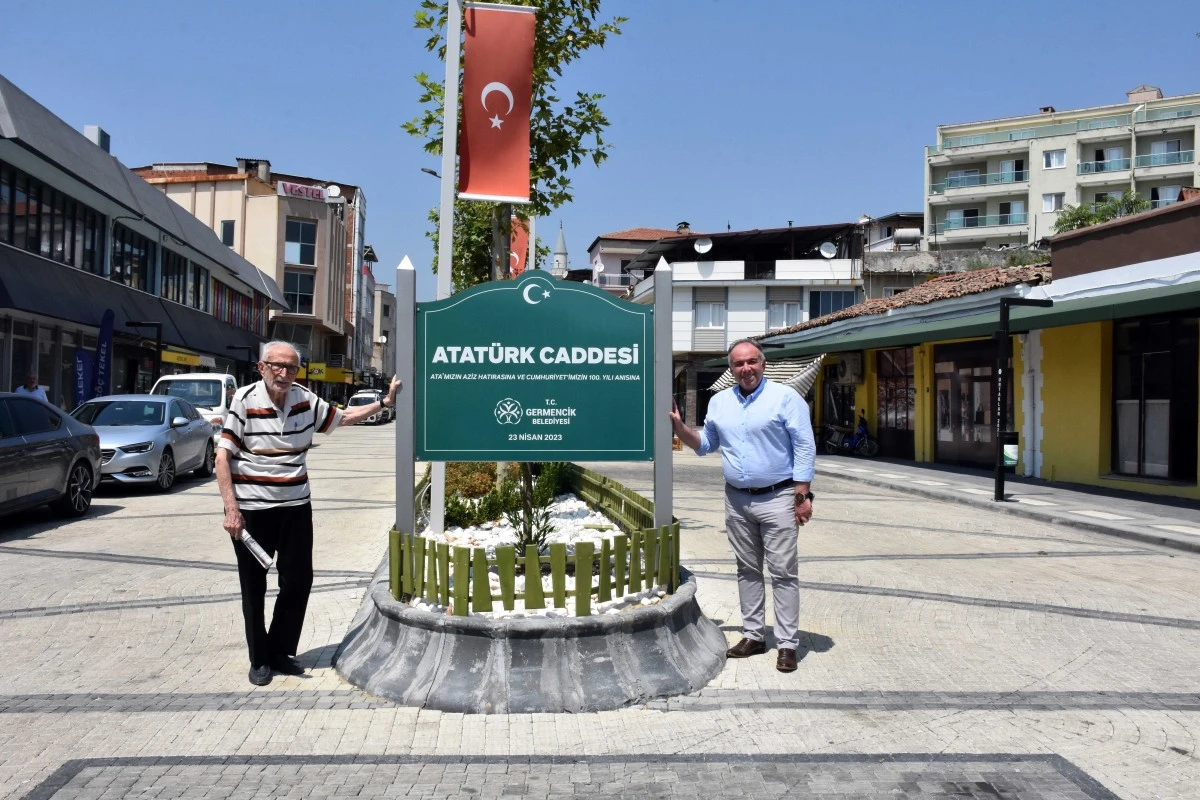 Koleksiyondaki Atatürk fotoğraflarını görünce duygulandı