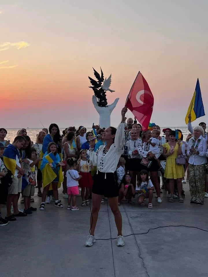 Kuşadası’nda yaşayan Ukraynalılar bağımsızlık günlerini buruk kutladı