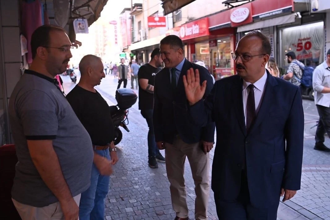Vali Canbolat, çarşı esnafıyla bir araya geldi