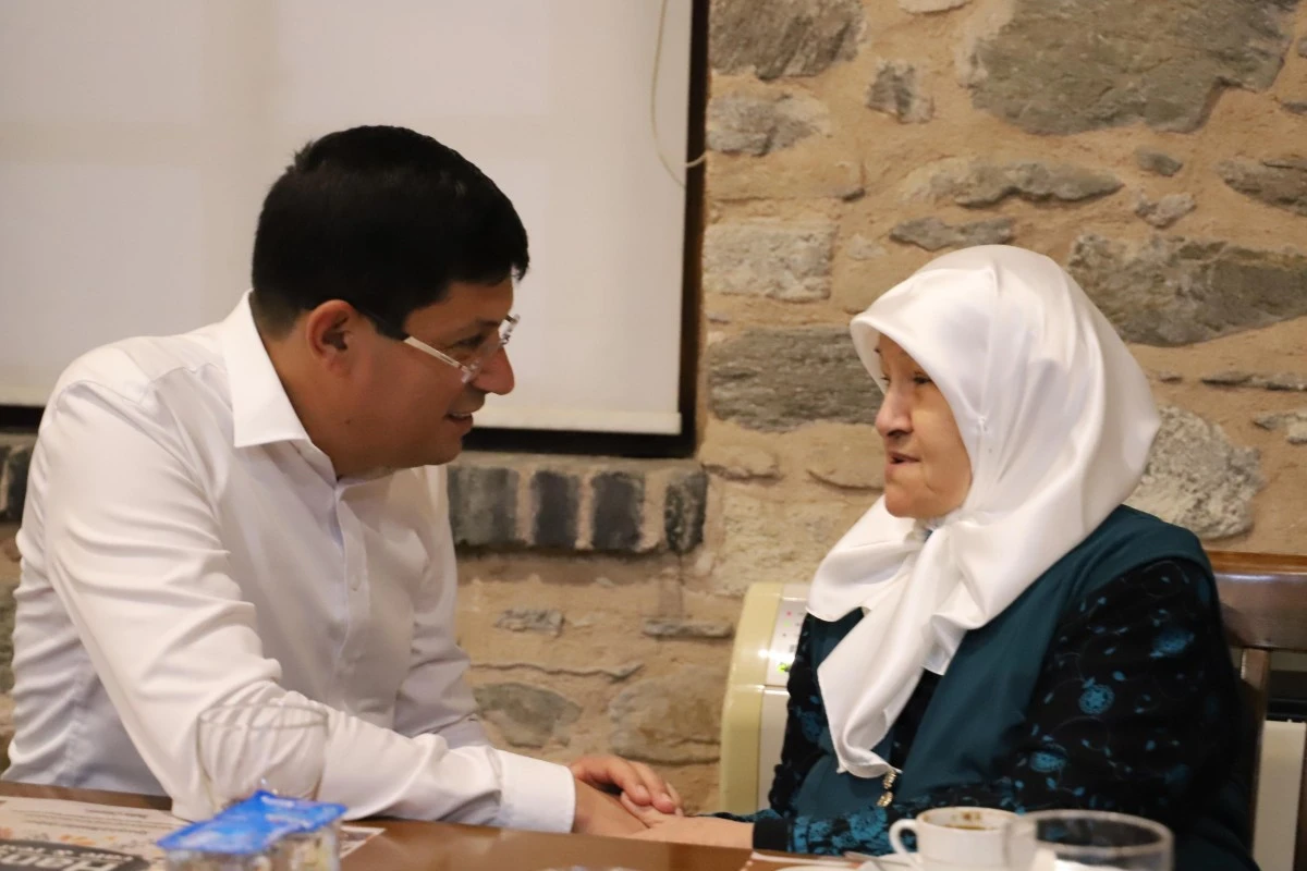 Başkan Özcan, yaşlıları ağırladı