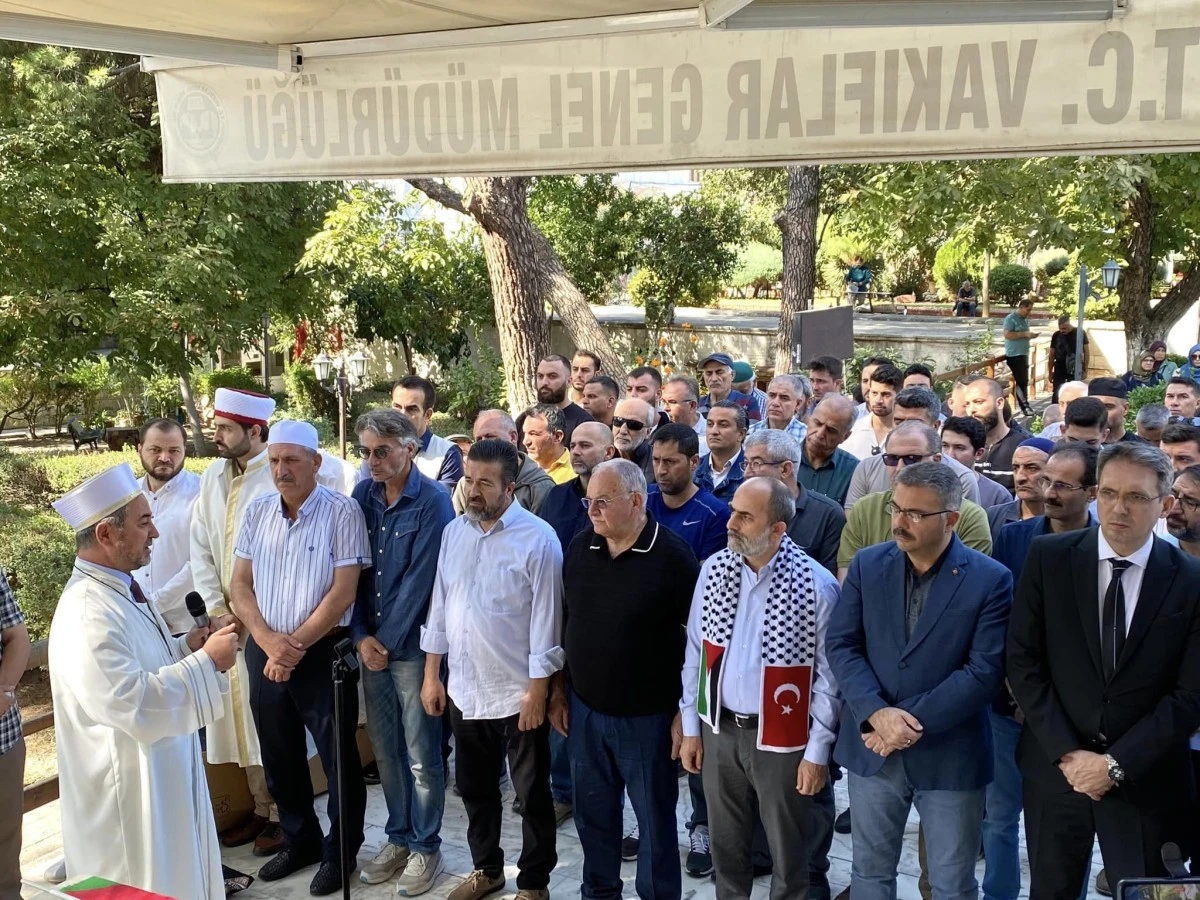 Filistin'de hayatını kaybeden Müslümanlar için gıyabi cenaze namazı kılındı