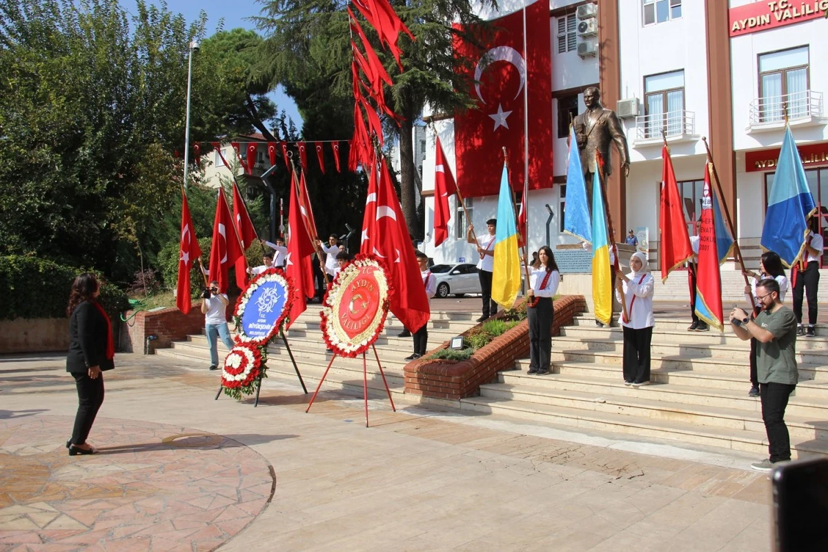 Aydın'da 100. yıl kutlamaları çelenk sunma töreni ile başladı