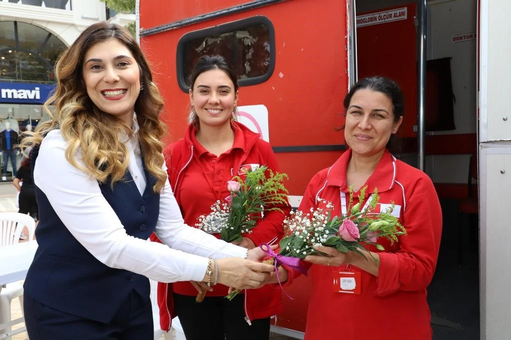 Başkan Vekili Esin Ülkü Beyazıt Kızılay gönüllülerini unutmadı