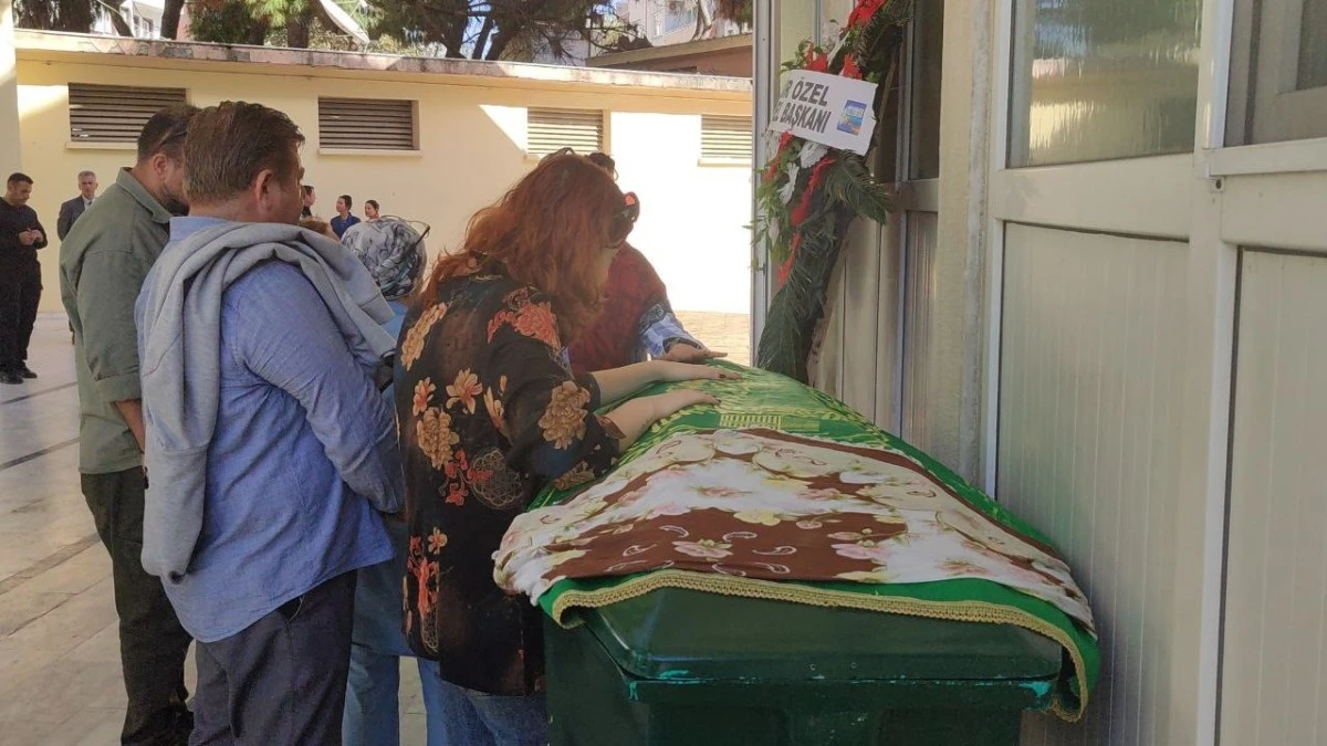 Selde hayatını kaybeden yaşlı kadın son yolculuğuna uğurlandı