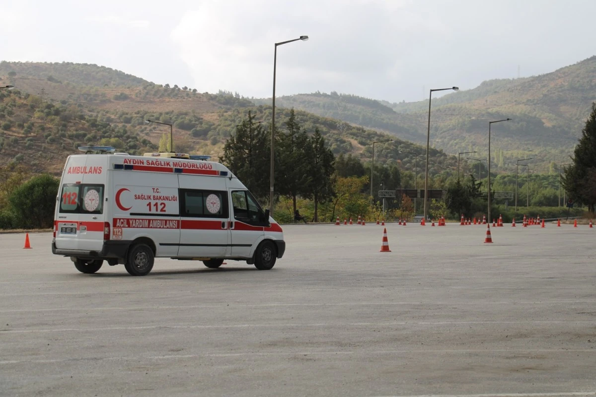 Aydın'da acil sağlık personelleri acil sürüş teknikleri ile donanıyor