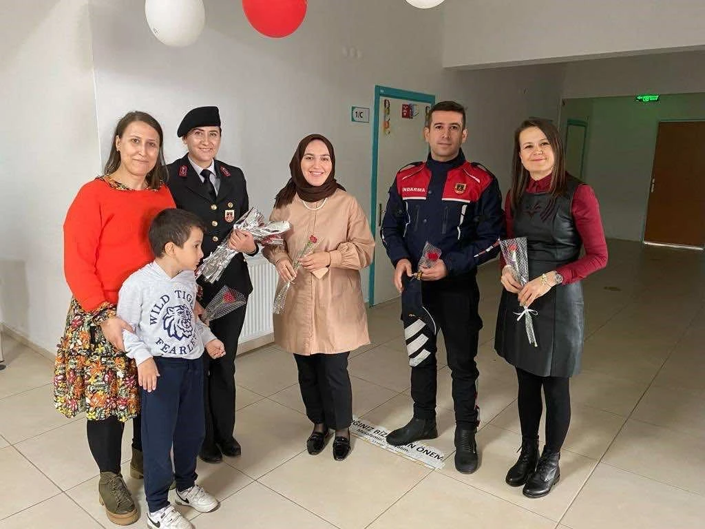 Aydın’da jandarma öğretmenleri unutmadı