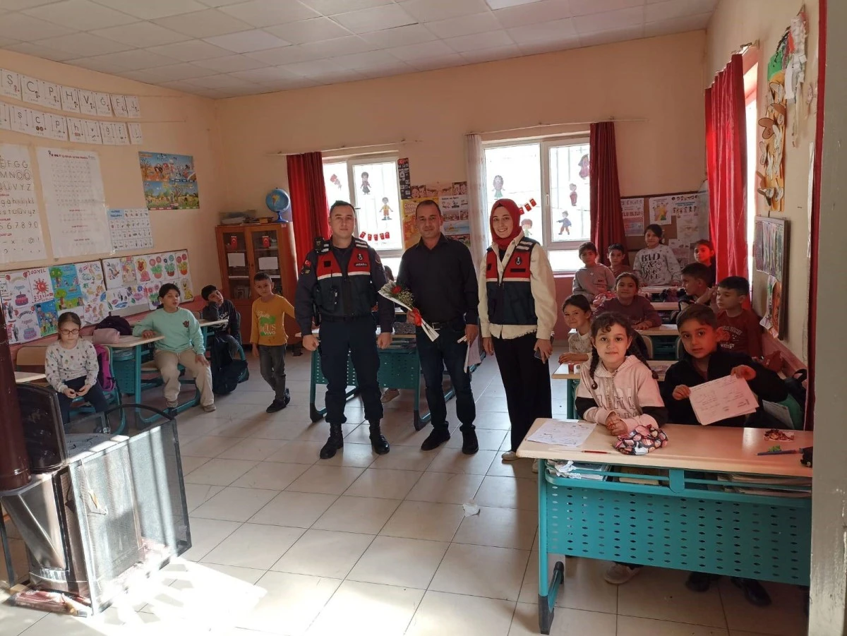 Aydın’da jandarma öğretmenleri unutmadı