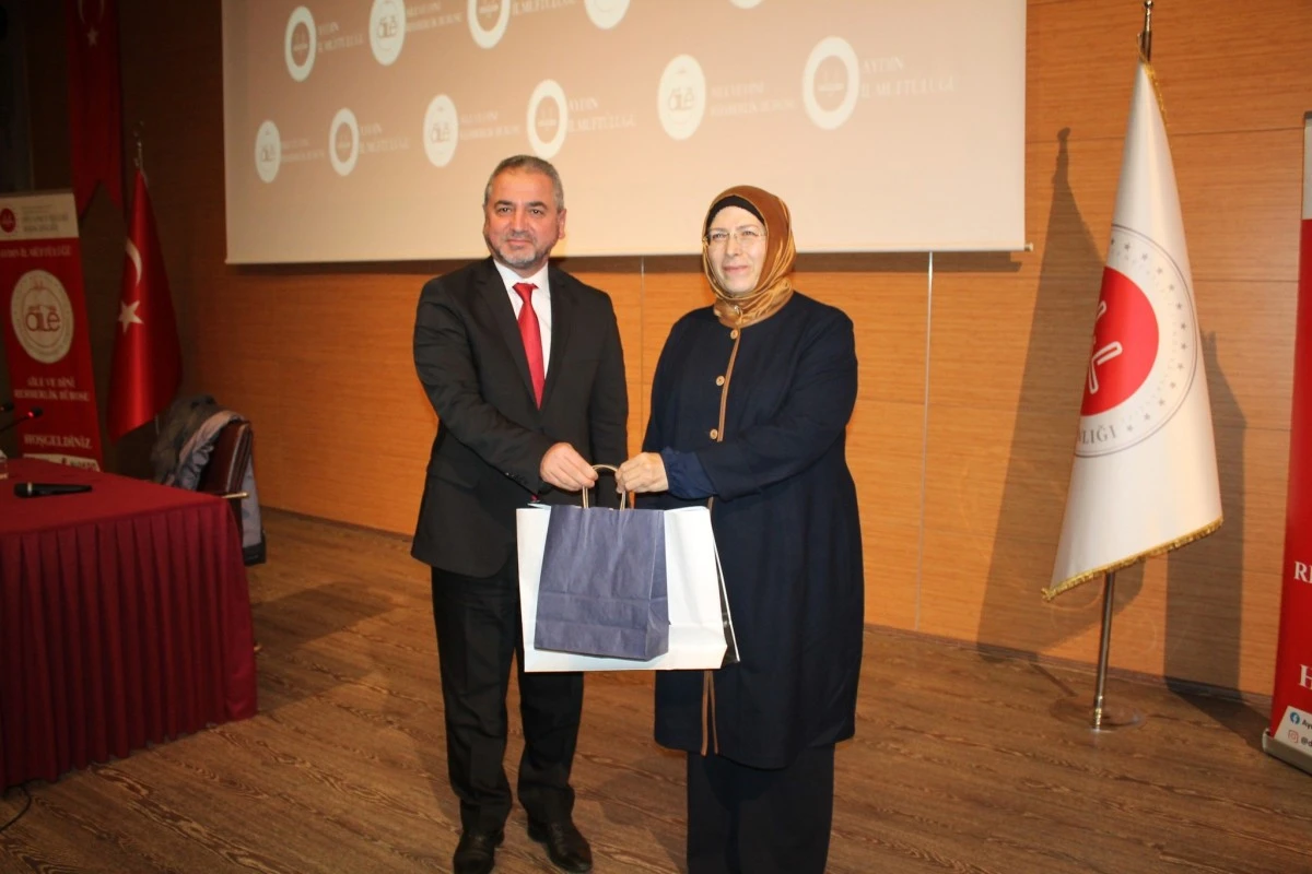 Aydın'da 'Aileyi Ayakta Tutan Değerler' konferansı verildi