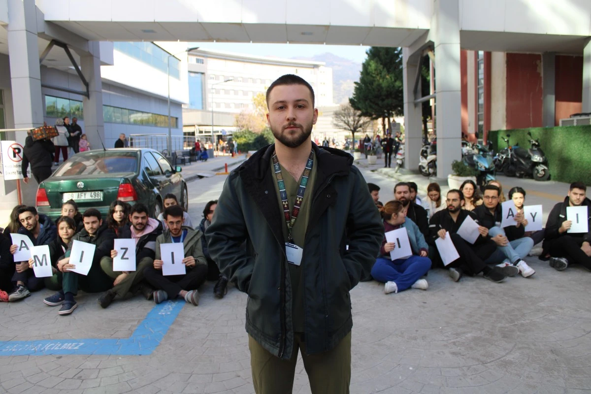 Saldırıya uğrayan doktora, sadece öğrencileri sahip çıktı