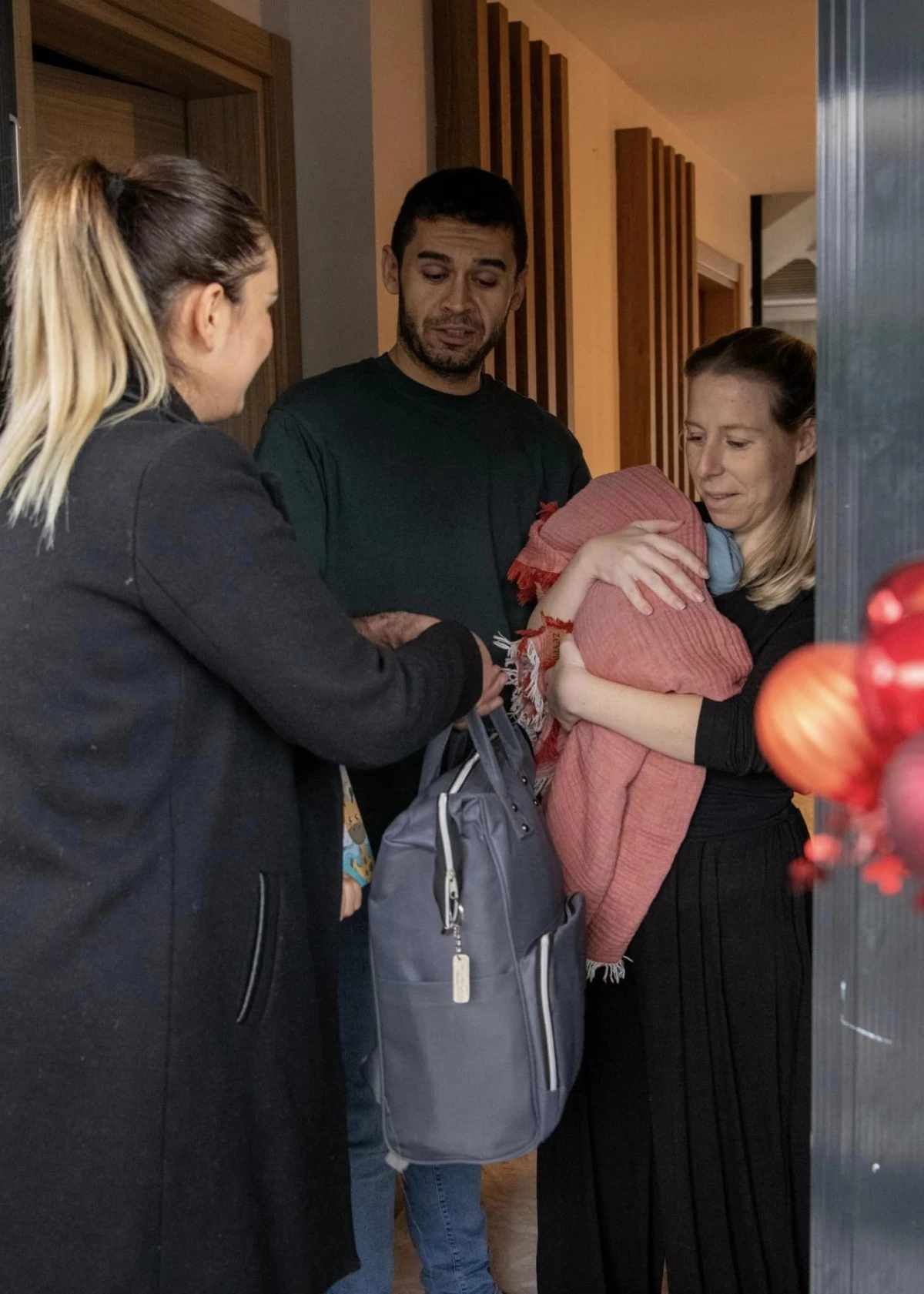 Kuşadası'nda 2023 yılında 426 aileye bebek çantası verildi