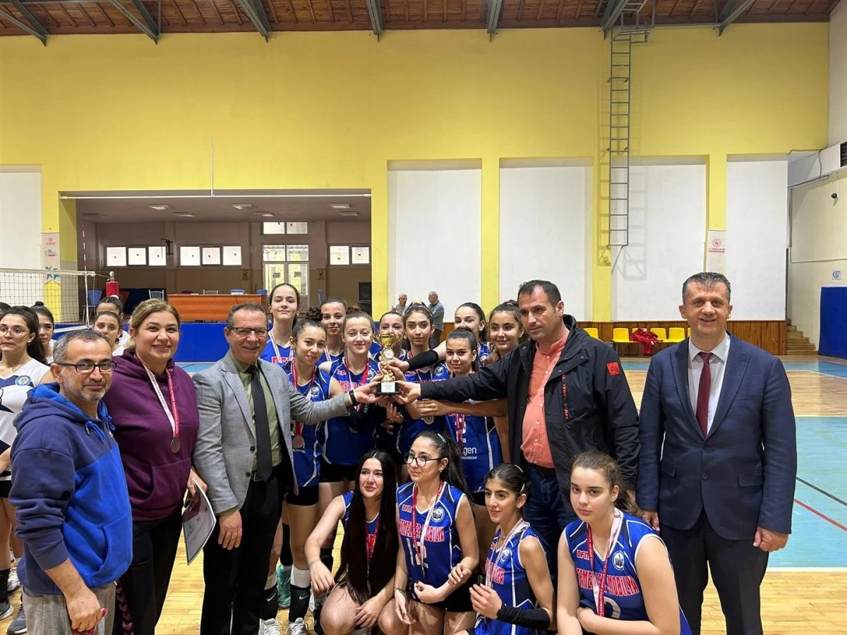 Yıldız Kızlar Voleybol Turnuvası şampiyonları belli oldu
