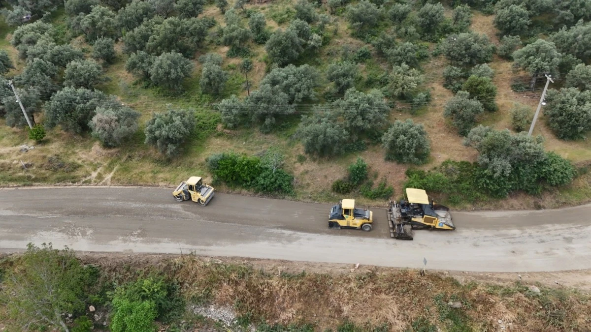 AYDIN BÜYÜKŞEHİR BELEDİYESİ’NDEN KARACASU’DA YOL YAPIM ÇALIŞMASI
