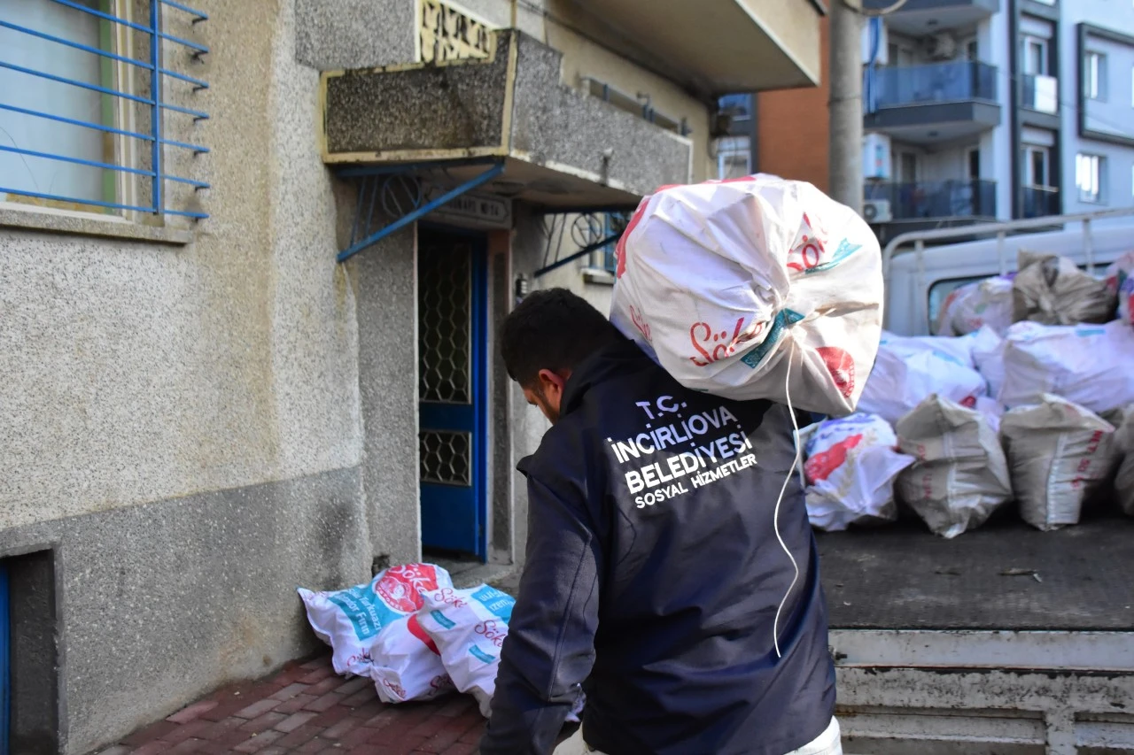 İncirliova Belediyesi'nden yakacak desteği