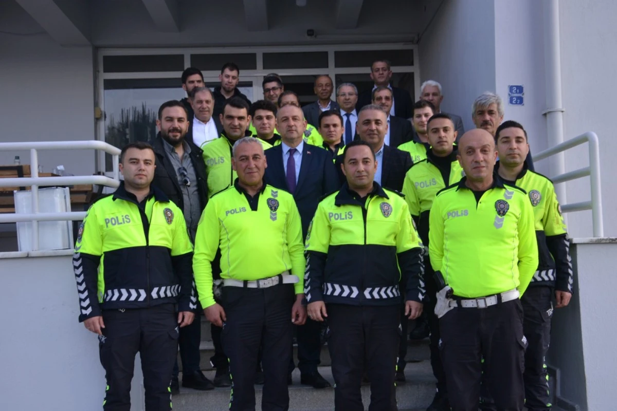 ABAK'TAN NAZİLLİ'DE GÖREV YAPAN EMNİYET GÜÇLERİNE BAYRAM ZİYARETİ