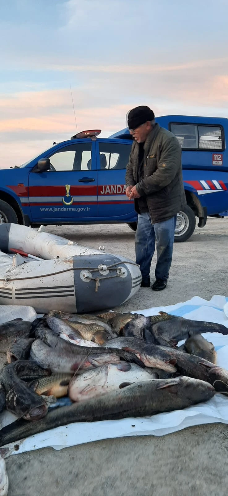 Balık Hırsızları Jandarmadan Kaçamadı