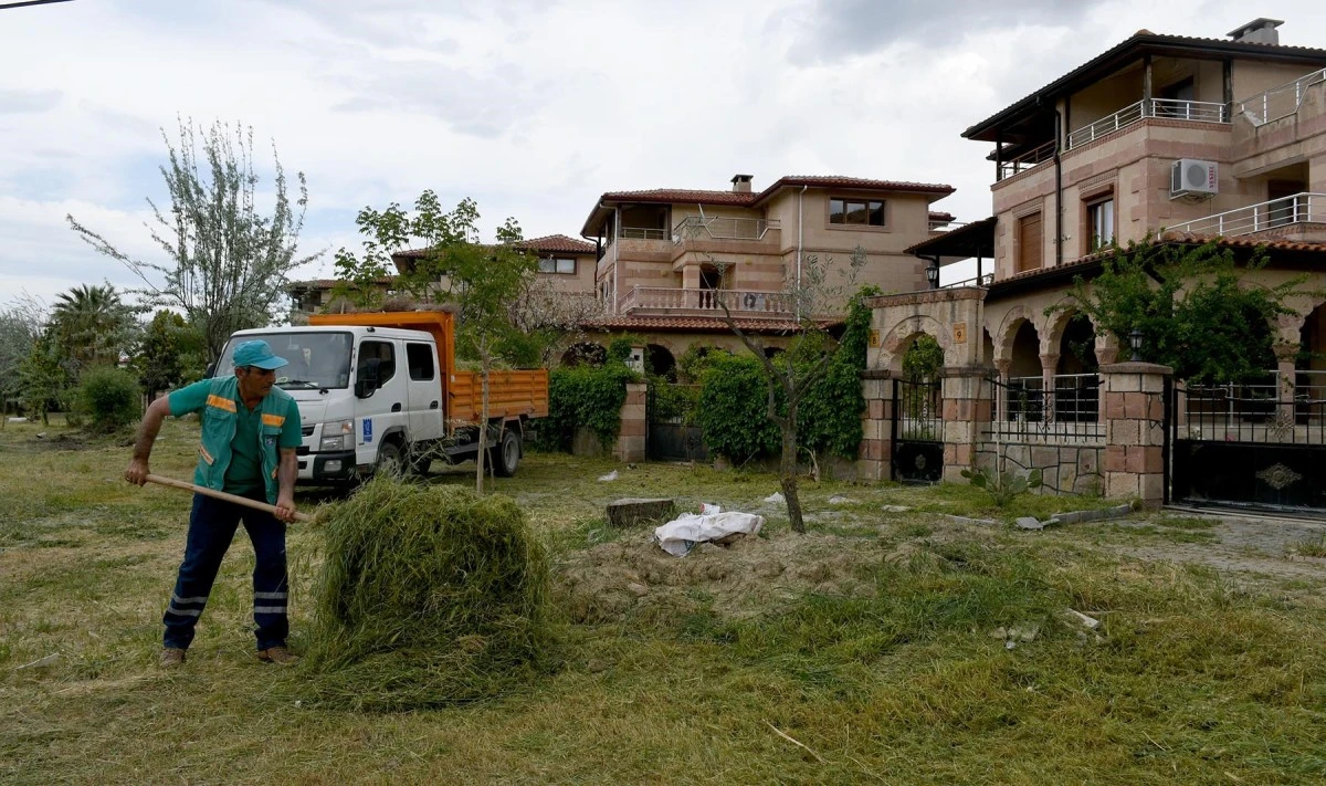 Kuşadası'nda yaz sezonu öncesi temizlik çalışmalarına hız verildi