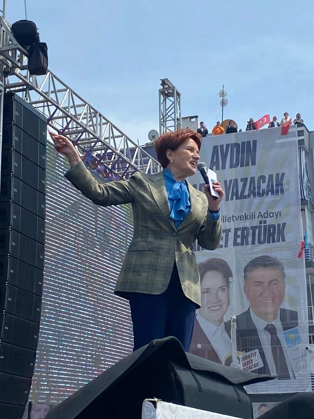AHMET ERTÜRK MİTİNGE KATILANLARI COŞTURDU