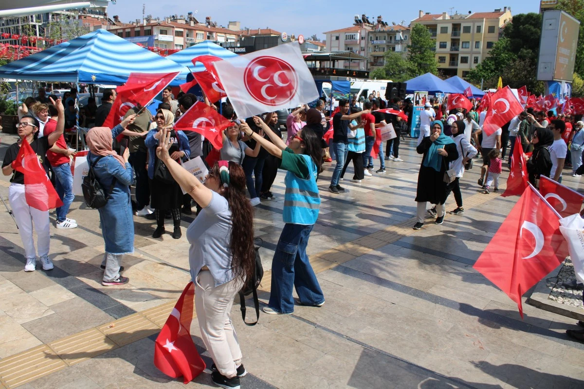 Yasaklara saatler kala meydanlarda seçim hareketliliği