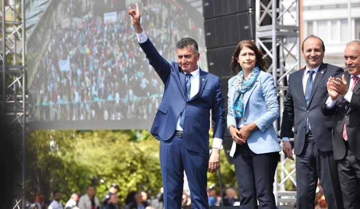AHMET ERTÜRK MİTİNGE KATILANLARI COŞTURDU