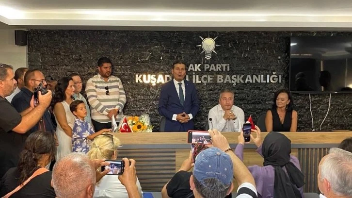 AK Parti Kuşadası ilçe teşkilatında görev değişimi
