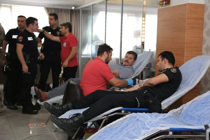 Aydın’da polisler kan bağışında bulundu