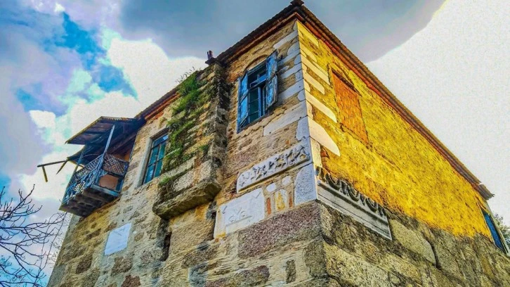 Bu ev tarihin izlerini üzerinde taşıyor