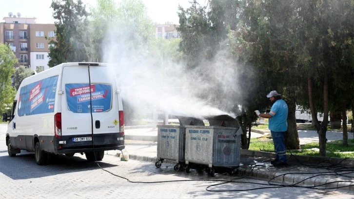 Kuşadası Belediyesi, ilçede temizlik çalışmalarını sürdürüyor