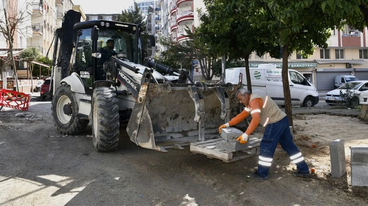 Kuşadası Cumhuriyet Mahallesi’nde yol çalışması sürüyor