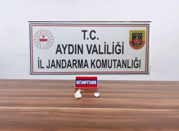 Otobüste seyahat ederken uyuşturucu ile yakalandılar