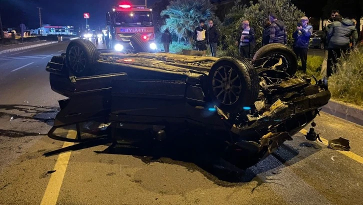 Sürücüsünün direksiyon hakimiyetini kaybettiği otomobil takla attı