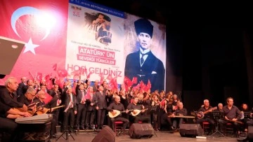 Atatürk'ün sevdiği türküleri hep bir ağızdan söylediler