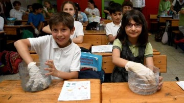 Atık kağıtlarla tohum bombası yaptılar