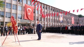 Aydın'da 100. yıl kutlamaları çelenk sunma töreni ile başladı