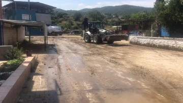 Bağarası’nda yağışların olumsuz etkilerine Söke Belediyesi müdahale etti