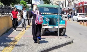 Gelişigüzel araç parkları, yayaları zor duruma sokuyor