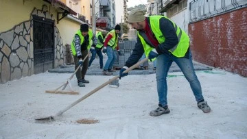 Kuşadası Belediyesi’nin yol mesaisi sürüyor