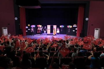 Şehir Tiyatroları 'Benim Güzel Pabuçlarım' oyununu çocuklarla buluşturdu