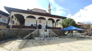 Tarihi camii, mimarisiyle dikkat çekiyor